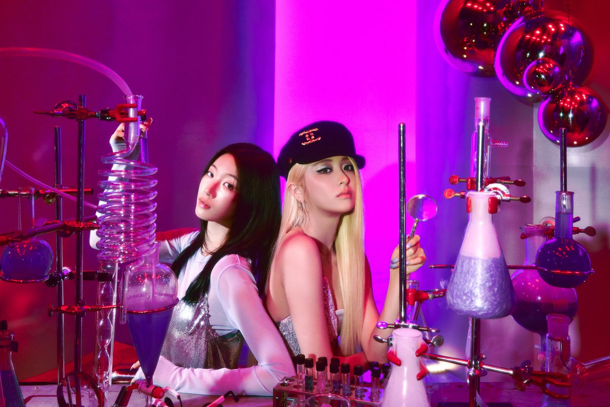 SOURCEMUSIC's tweet photo. CHEMICAL NIGHT 💥

✰ OFFICIAL MV
2026.09.11 12AM (KST) | 09.10 11AM (ET)

✰ 2nd Single Album 'Made My Night'
2026.09.11 1PM (KST) | 12AM (ET)

💿Pre-save &amp; Pre-order
https://t.co/ShoVOUwSeL

#LE_SSERAFIM #르세라핌 
#MadeMyNight https://t.co/Ooa3llJIiO