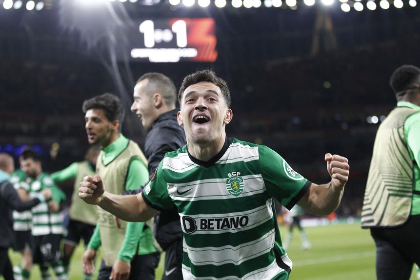 VDZSCP's tweet photo. Números absurdos, a primeira época dele no Sporting foi algo de outro mundo. É daqueles jogadores que podiam estar desaparecidos em campo mas que em 10 minutos resolviam um jogo. https://t.co/WozXTuyBUo
