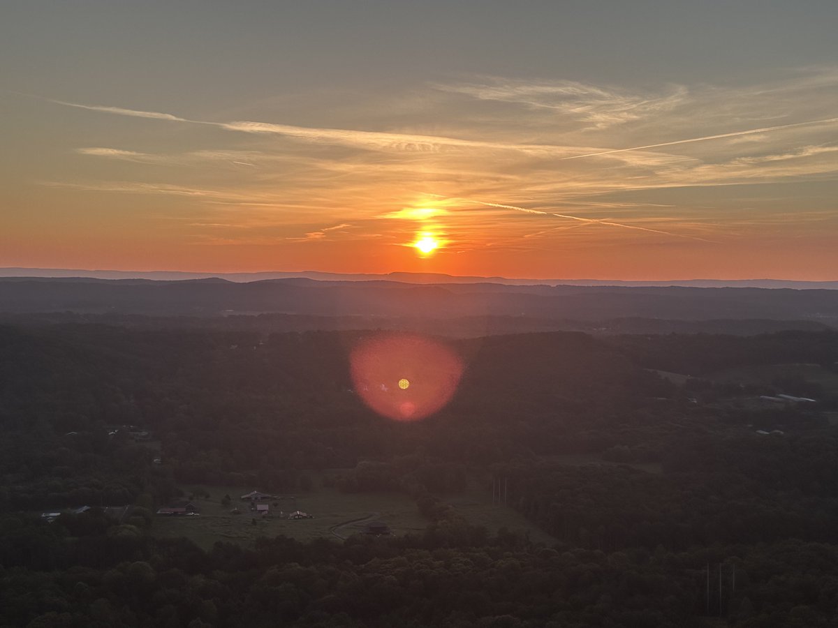 milesformike's tweet photo. Believing with my entire heart that second capture of light is Mike, letting me know everything is good.
Miss you, Mike.
#milesformike #StopSoldierSuicide #sunset #SuicidePreventionMonth #SPM #brothers https://t.co/IBwxQ8I0QF