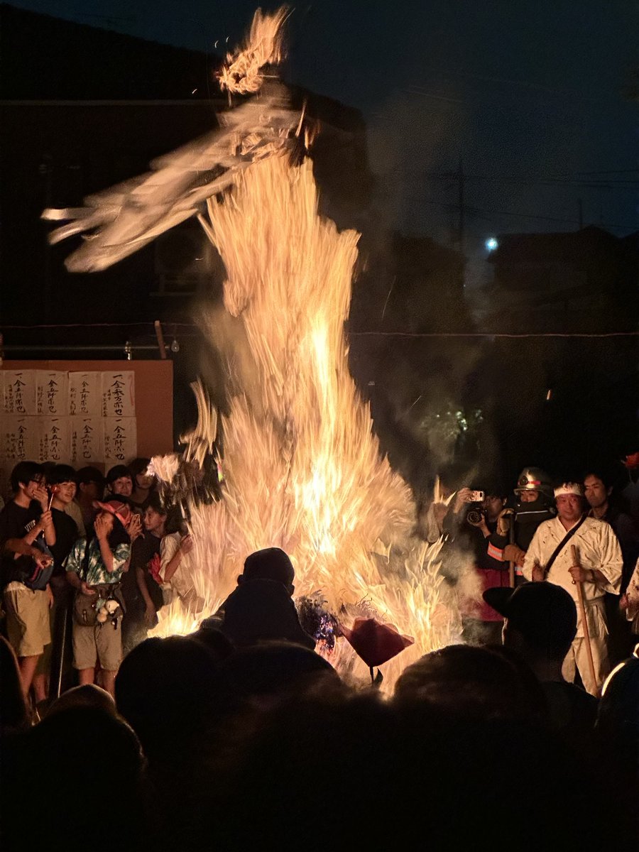 kiyosekai's tweet photo. 火担の★やっくん★です！

本日開催された清瀬の火の花祭りに行ってきました🔥

久しぶりの火🔥
今年は強風でなかなか火がつかないアクシデント😭

「今年はひまわりも火祭りも…」と思ったけど、試行錯誤の末、無事に燃え上がりました🔥

無病息災🙏✨ https://t.co/5C4isTvp8f