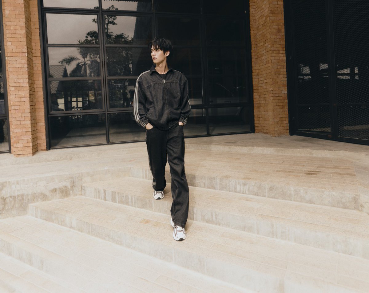 otpcnews's tweet photo. อาดิดาส ออริจินอลส์ เปิดตัวคอลเลกชัน FW26 Denim ดึงสี่พาร์ทเนอร์หลัก ร่วมถ่ายทอดเรื่องราวของคนที่กล้าเป็นตัวเอง

#BamBam #bbrightvc
#thanaerngnin #AllyNitibhon
#adidasThailand

อ่านข่าวเพิ่มเติมได้ที่ https://t.co/ti66JH0zmR https://t.co/ce264l9XFt