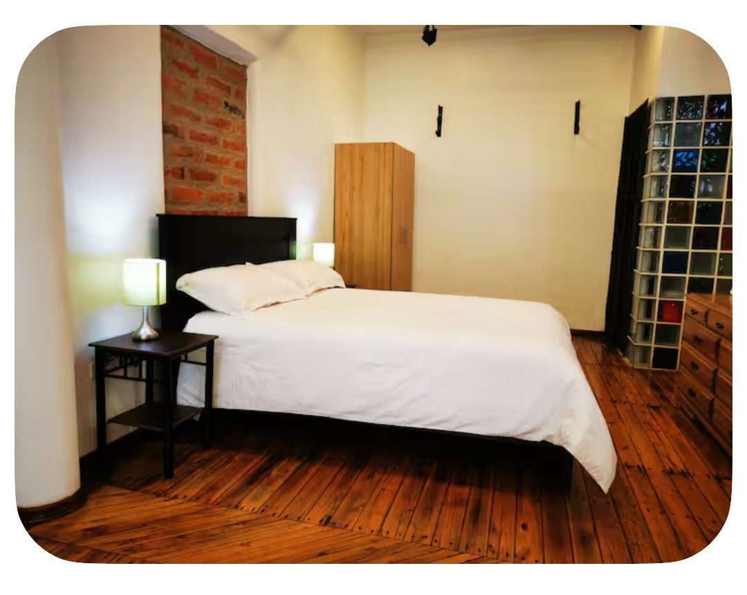 SovereignLatam's tweet photo. You can get a nice monthly Airbnb for $400 or less in Quito, Ecuador 🇪🇨 

In a good area near La Carolina park and next to a metro station.

You could then eat out 3 meals a day for around $500.

And I mean eat well.

If you cook some of your own meals it'll be even cheaper of course.

A 15 minute Uber around the city is a couple dollars.

The new metro only costs $0.45 and covers half the city.

If you're looking for a cheap base for a while to focus on online work and save some money, Quito is a very underrated place.

It doesn't really have much nightlife, but the nature and hiking is great. Plus lots of great day or overnight trips nearby.

It's not the best city in the world, but it's much better than most think once you get to know it.