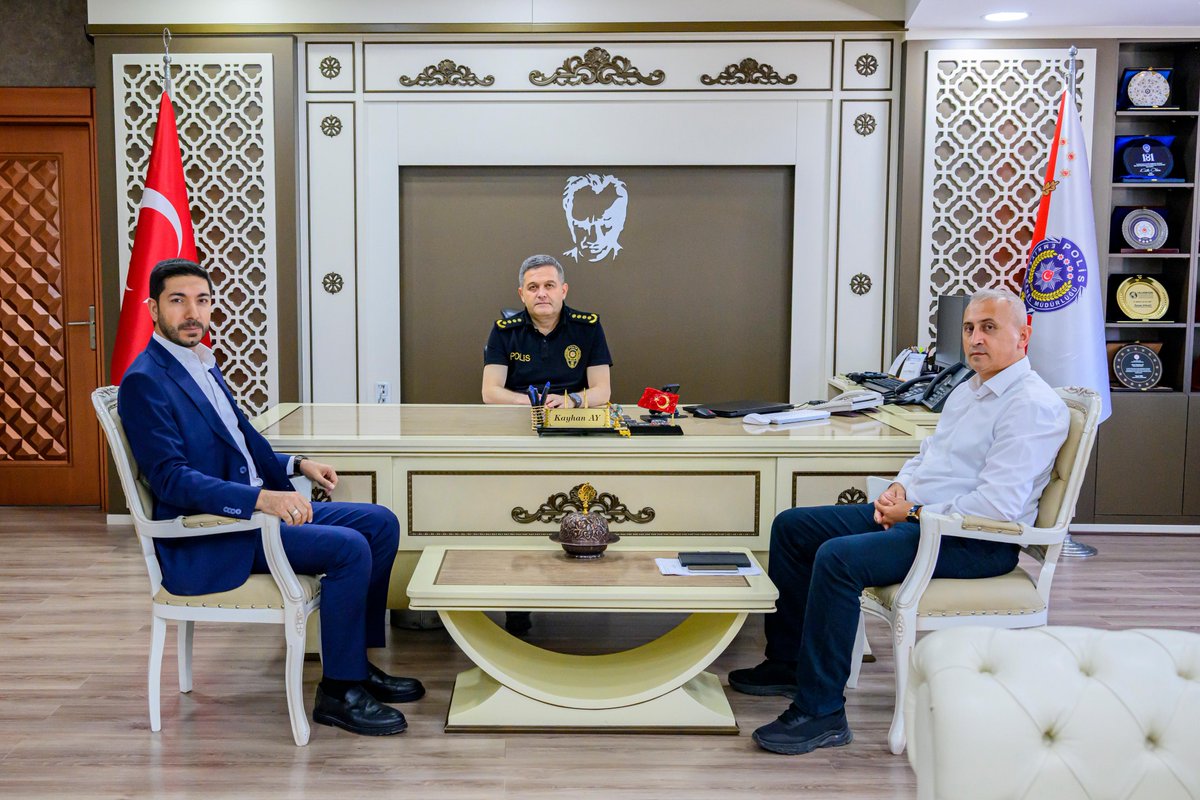 malatyaemniyet's tweet photo. Malatya Teknokent Genel Müdürü Doç.Dr. Hasan YILMAZ;
İl Emniyet Müdürümüz Kayhan AY'a ziyarette bulundu.🤝 https://t.co/fHVUHd0sOt