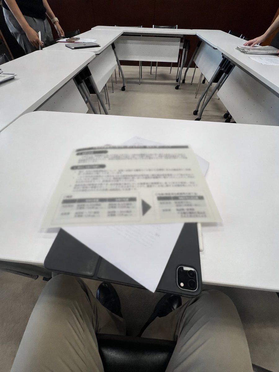 KuritaYuya517's tweet photo. 本日は、民生保健委員会に向けた質疑調整。
民泊問題について、現状や課題、今後の対応を理事者と一つひとつ確認しました。

地域でいただく声を、議会での具体的な議論につなげるためにしっかり準備して、質疑に臨みます。

#民泊問題
#大阪維新の会
#大阪市西区
#くりたゆうや https://t.co/iELJpJO0az