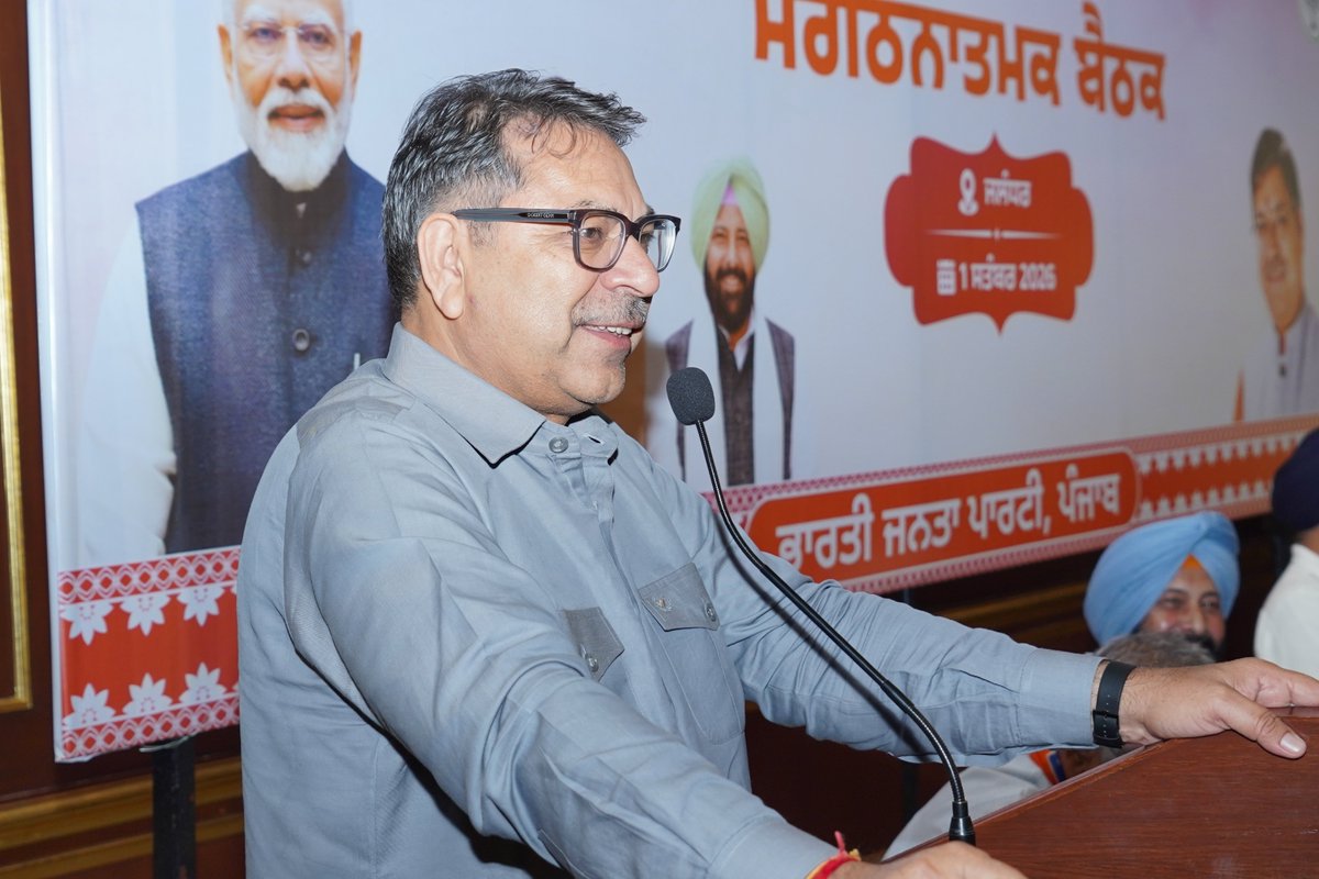 DrSatishPoonia's tweet photo. आज जलंधर में आयोजित भाजपा पंजाब की संगठनात्मक बैठक में #BJPTeamPunjab ने संगठन को और अधिक मजबूत बनाकर पंजाब में भारतीय जनता पार्टी का कमल खिलाने का मजबूत संकल्प लिया। https://t.co/DOsrbMLnDD
