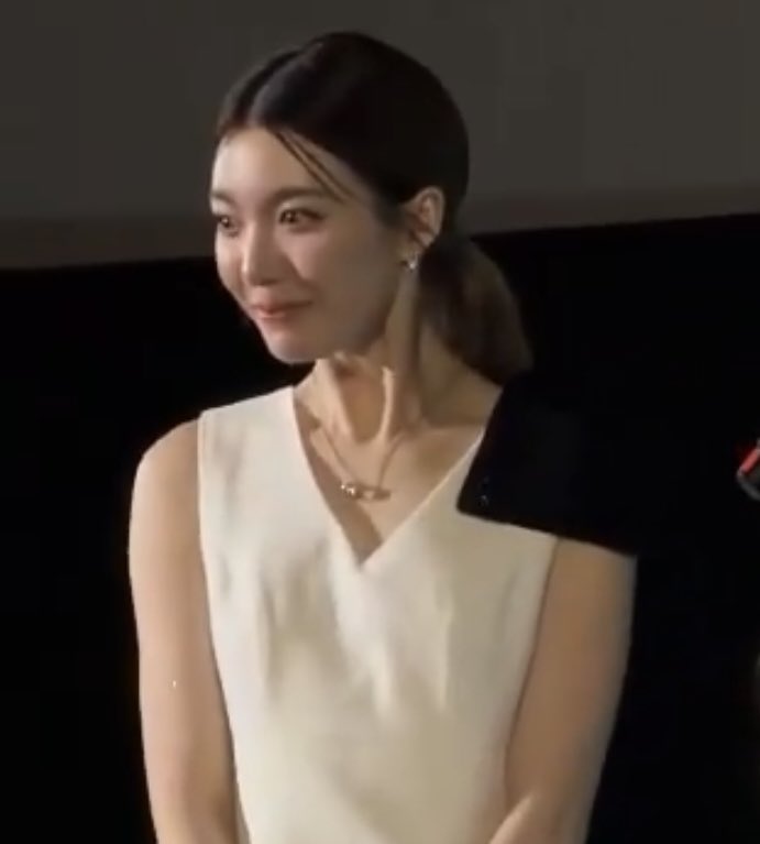 earnira_'s tweet photo. literally orm when she gets teased about her faen 🫪🫪🫪 lmaoooo https://t.co/P1FfzO7GsM