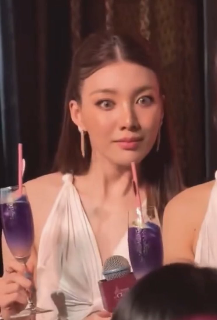 earnira_'s tweet photo. literally orm when she gets teased about her faen 🫪🫪🫪 lmaoooo https://t.co/P1FfzO7GsM