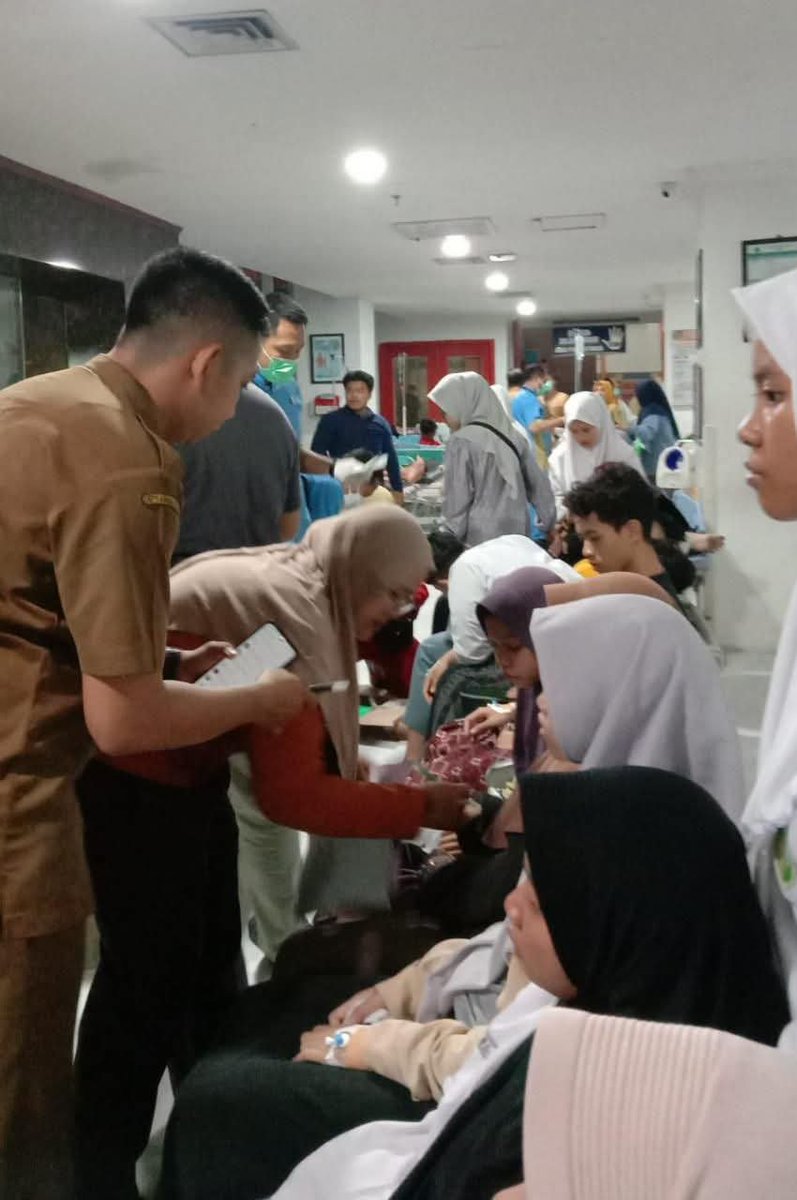 indepenSumatera's tweet photo. DAFTAR NAMA KORBAN MBG PONDOK PESANTREN MANBAUL HIKAM PUTAT https://t.co/sm5iznHbIX