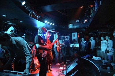 Lemons_Chair's tweet photo. チャプターハウス、17年ぶりの来日！

17年前、ELECTRIC-FUZZのマナブさん、ROCKETSのカサゴ君の協力のもと、Lemon’s Chairのアルバム大阪レコ発を開催した。

チャプターハウス、ウルリッヒ・シュナウス、Club AC30、Hidekaさんらがゲスト出演してくださり、今も忘れられない特別な一日でした。 https://t.co/WVQwCY29Ja