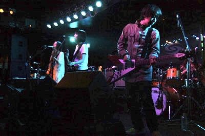 Lemons_Chair's tweet photo. チャプターハウス、17年ぶりの来日！

17年前、ELECTRIC-FUZZのマナブさん、ROCKETSのカサゴ君の協力のもと、Lemon’s Chairのアルバム大阪レコ発を開催した。

チャプターハウス、ウルリッヒ・シュナウス、Club AC30、Hidekaさんらがゲスト出演してくださり、今も忘れられない特別な一日でした。 https://t.co/WVQwCY29Ja