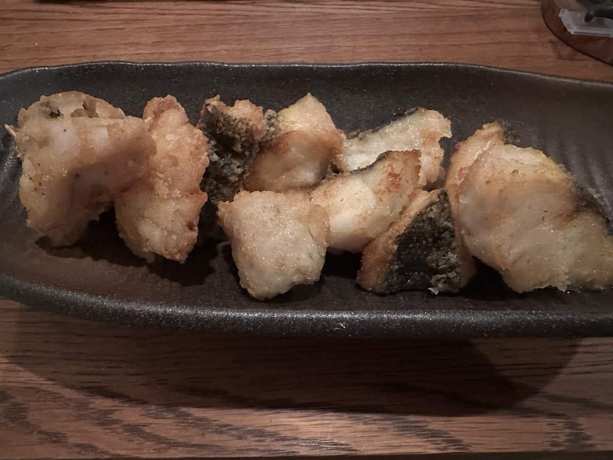 SV650X_22's tweet photo. マゴチの唐揚げ
ちょっと失敗した
敗因は…酔っ払いながら上半身裸で、片付けるのだるくなるから油の量をケチった事w
とても熱かったw https://t.co/T2SO0zoHZl