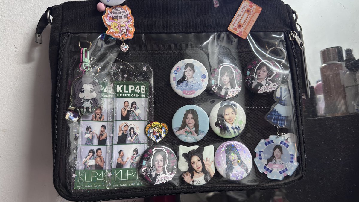 zanryu_my's tweet photo. Newly acquired badge. Makin banyak dah ni 🥹
#NanaCGM48 #PloenCGM48 #NishaCGM48 #RoseBNK48 #DeviKLP48 #AishaKLP48
#CGM48 #BNK48 #KLP48 https://t.co/ay11xUk6gL