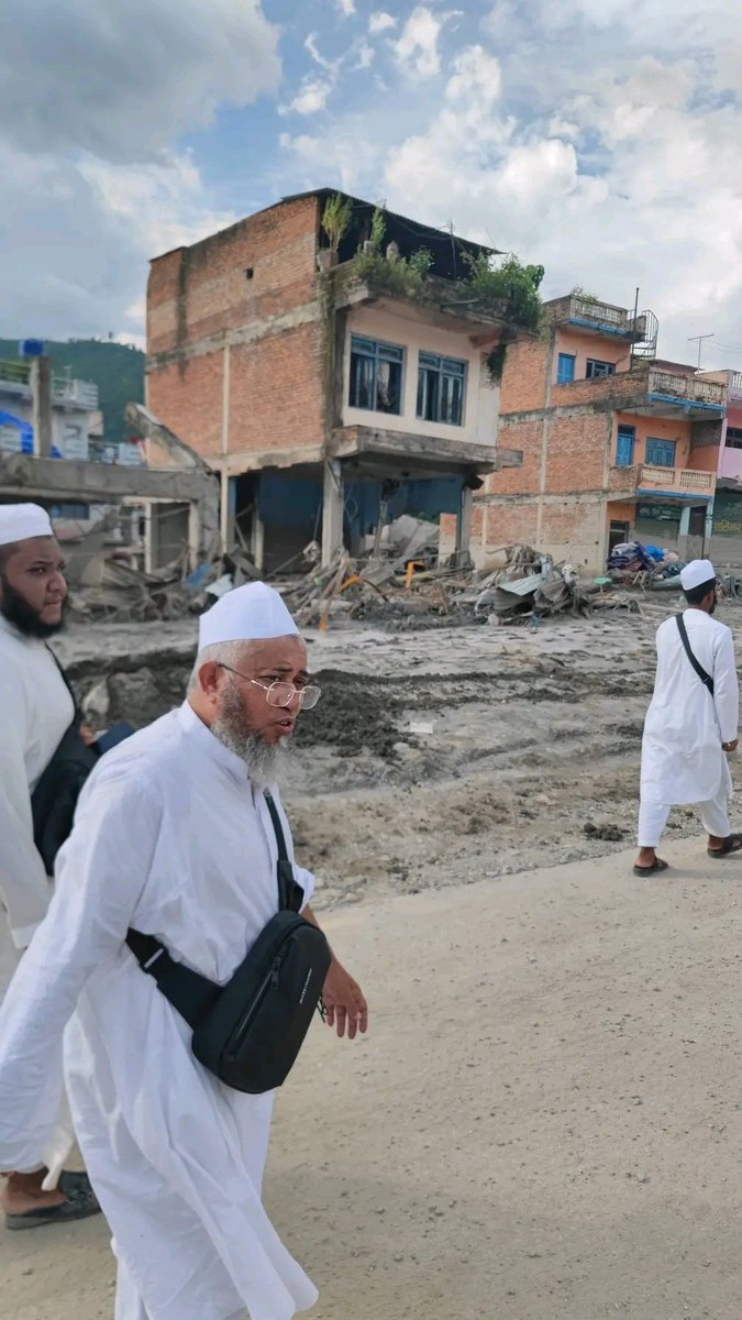 Hindubd49346's tweet photo. A team from Bangladesh’s Naomuslim Foundation has reportedly traveled to Nepal🇳🇵

There are concerns that they may use flood relief work to promote religious conversion &amp; carry out Jihadi activities. 

I request the Hindu community in Nepal to remain alert &amp; look into this matter https://t.co/HoqsZOSDcg