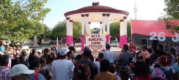 CNCTVGranma's tweet photo. #Niquero inicia el curso escolar 2026-2027 con acto y reconocimiento a educadores 📷
El municipio de Niquero dio apertura oficial al curso escolar 2026-2027, una etapa que marcará el aprendizaje de niños, adolescentes y jóvenes  del territorio.
@BarceloOrt92635 https://t.co/SgPuiWSpcX