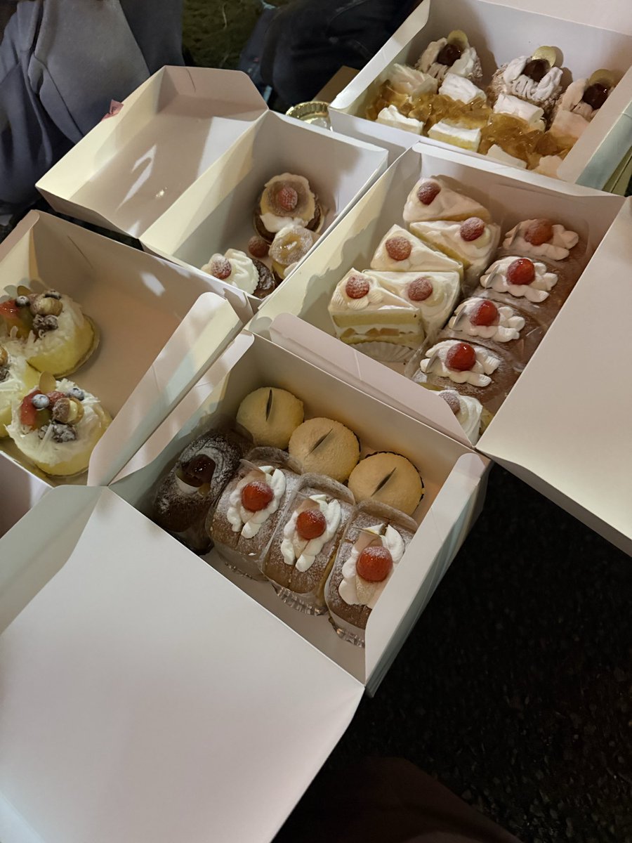 YoumuFlour's tweet photo. スイパラ https://t.co/R5jnwyMQbC