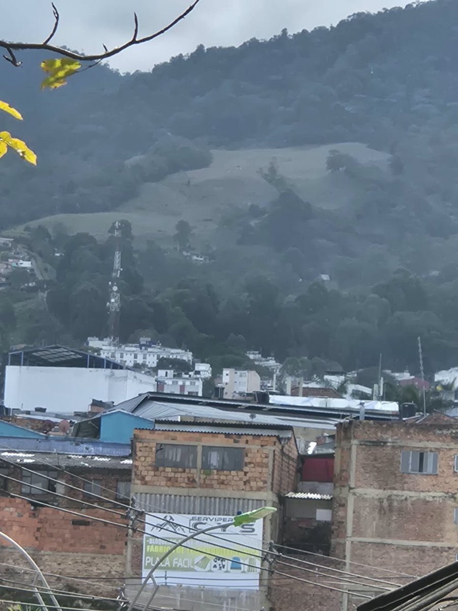H2OSumapaz's tweet photo. @CaracolRadio @CaracolNoticias @CAR_Cundi @AlcFusagasuga Señores @CAR_Cundi @AlcFusagasuga, es imposible que ustedes no se hayan dado cuenta, estas imágenes fueron tomadas desde sus oficinas en la CAR de Fusagasugá, si no son capaces de solucionar, @ABDELAESPRIELLA les puede enviar reeemplazo https://t.co/U27dK6wbrq