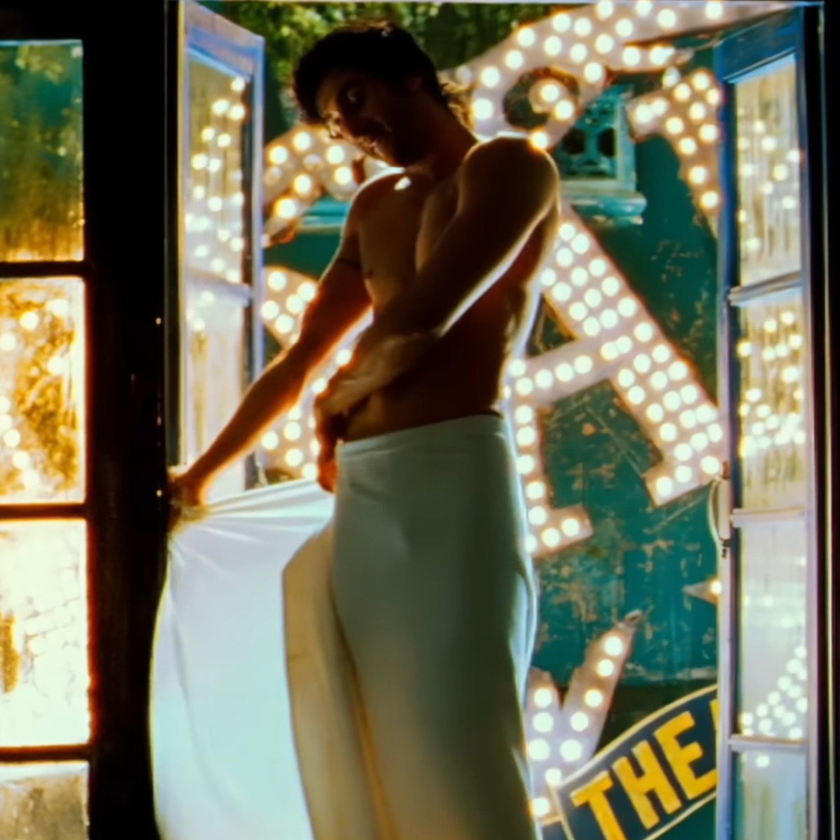 ranulipx's tweet photo. everyone is liking this. im doin the service, so here is the 'butt &amp; bulge' https://t.co/WepUIvUTLE
