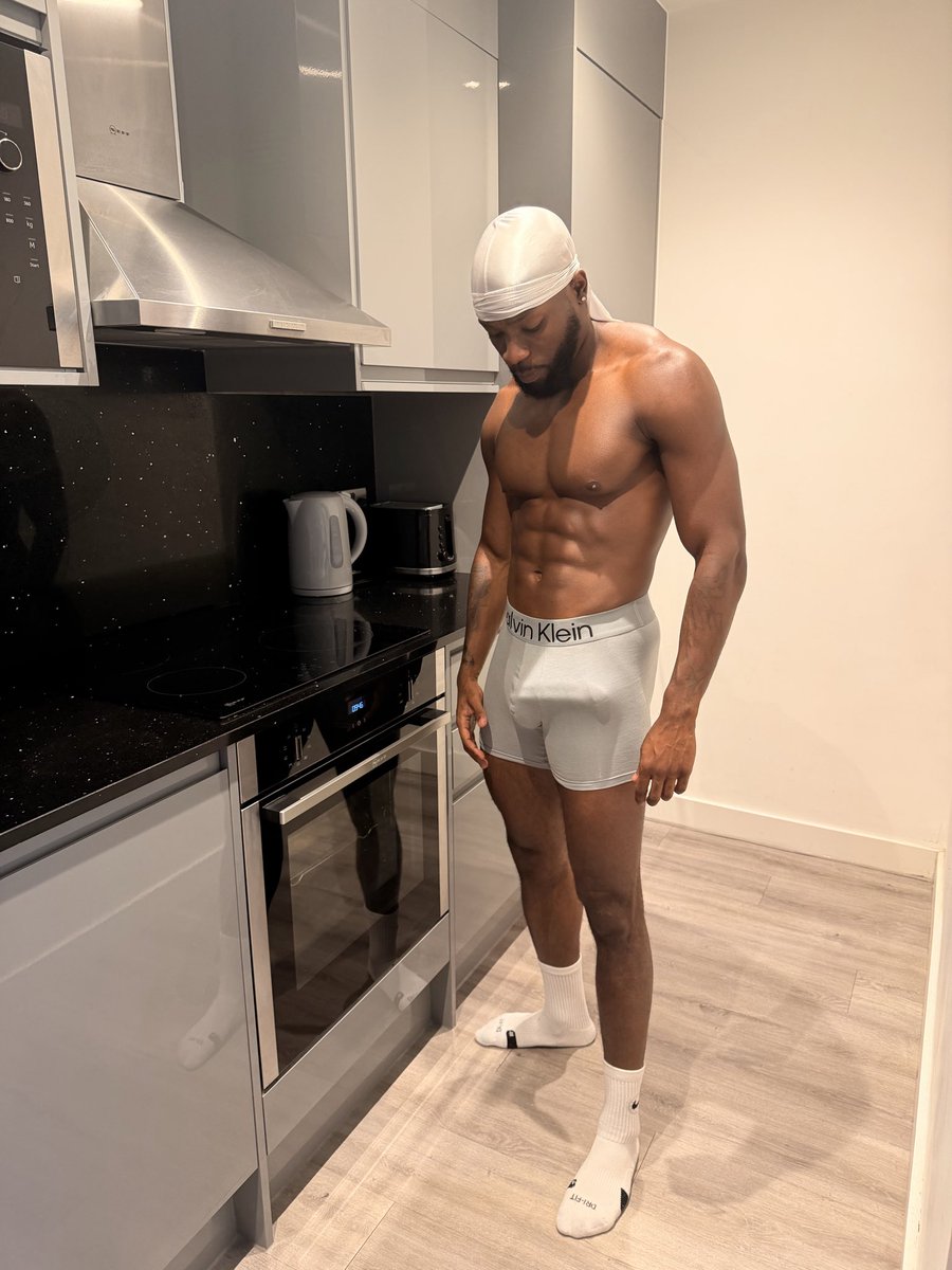 dondtheman's tweet photo. SOMETIMES IT BENDS TO THE LEFT!! 😈 
LINK IN BIO…
#ONLYFANS 
#BBC
#PORN
#UK https://t.co/dTh0m3a49o