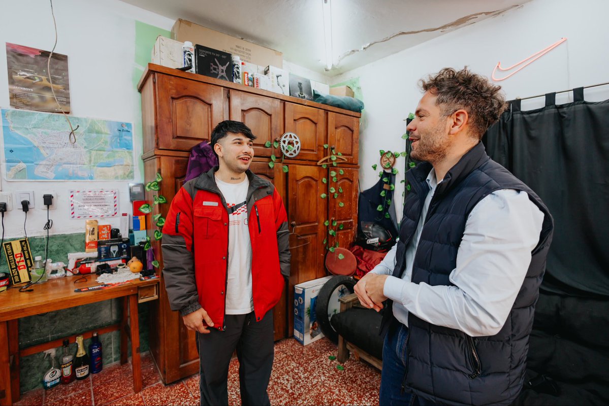 GonzaloBecerraD's tweet photo. ✂️ Hoy conocemos a Gonzalo

💈Pasamos por su barbería para conocer y colaborar con su historia, su emprendimiento y todo lo que hay detrás de cada corte.

✨ Porque emprender también es animarse, trabajar por los sueños y crecer día a día.

🚀 X+EMPRENDEDORES: historias reales, proyectos que crecen.