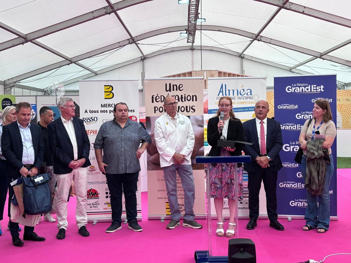 cnbpf's tweet photo. 🥖 Dominique Anract, président de la @cnbpf , et Xavier Casalini, secrétaire général, sont présents à la 80ᵉ Foire de Châlons-en-Champagne ce jour, en présence de Philippe Chaumeille, Président de la Fédération de la Boulangerie de la Marne, et de Jean-Marc Gout, Président de la Fédération des Artisans Boulangers-Pâtissiers des Ardennes et Président de la Région boulangère Grand Est.

🤝 Xavier Casalini a également participé à la table ronde « Les patrimoines UNESCO, facteurs d’attractivité et de rayonnement », un temps d’échange autour de la valorisation de nos savoir-faire et de leur rôle dans le rayonnement des territoires.

🎤 Intervention du Président de l’U2P, Michel Picon, accompagné de Maurice Karotsch, Président de l’U2P Grand Est.

👨‍🍳 Cet événement est aussi l’occasion de faire découvrir et de partager le savoir-faire de nos artisans boulangers !

🥐🍞 Une belle occasion  de faire découvrir et de partager le savoir-faire de nos artisans boulangers !

#foiredechâlons #châlonsenchampagne #boulangerieartisanale #savoirfaire #boulangerie