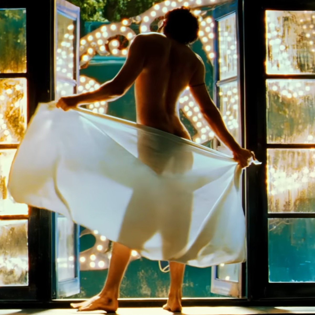ranulipx's tweet photo. so this pose of ranbir deserves to be in museum 👁️ https://t.co/f5la9xFiWX