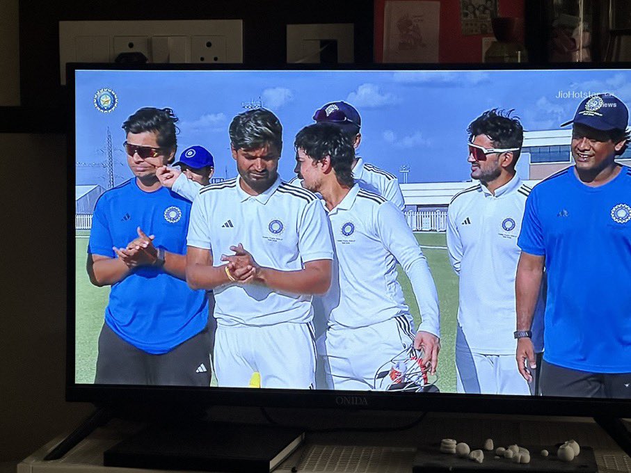 Bihar_se_hai's tweet photo. Us Ishan Bhai , Us 😛 https://t.co/jdSjEhgrqG