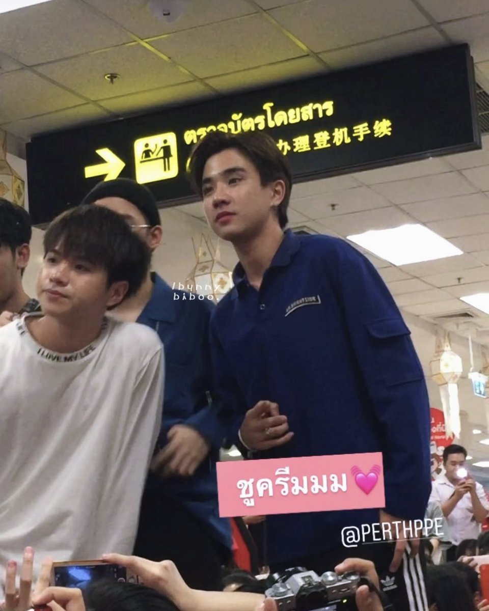 bunnybiboo's tweet photo. ขุดเจอคลิปตอนเจอเพิ้ด ๆ ครั้งแรกที่เชียงใหม่ (😭) 8ปีที่แล้วจนถึงตอนนี้มีคนรักแกมากขึ้นทุกวันเลย เมนคนแรกของจั๊น ㅜㅡㅜ ❤️‍🩹❤️‍🩹 https://t.co/KPX64Q8VgZ