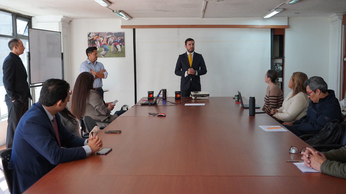 DEFENSORIAEC's tweet photo. 📜En el marco de las medidas de cumplimiento de sentencia No 1732-25-EP/26 de la @CorteConstEcu, la #DefensoríaDelPueblo organizó un taller de sensibilización dirigido a servidoras y servidores del Viceministerio de @Cultura_Ec, para fortalecer capacidades en materia de derechos. https://t.co/fNcvHcGfcr