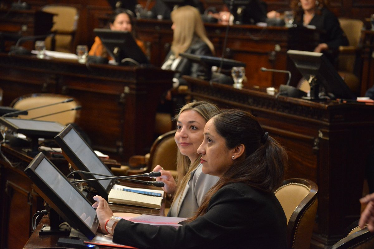 YamelAses's tweet photo. ☑️ Aprobamos la reforma del Fondo Escolar Permanente.

Se incorporan herramientas para facilitar el acceso a la vivienda del personal docente.

Más oportunidades y más futuro para Mendoza. 🫱🏻‍🫲🏼 https://t.co/Og9FUHp6iq