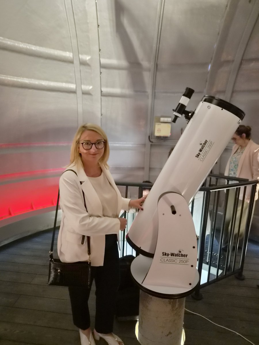 DBarelkowska's tweet photo. 💥Dziś z ogromną radością uczestniczyłam w uroczystym otwarciu nowego budynku Liceum Ogólnokształcącego w Tarnowie Podgórnym. 🎓🏫

Ta inwestycja jest mi szczególnie bliska. Jako była radna Gminy Tarnowo Podgórne i członek Komisji Edukacji byłam bardzo zaangażowa w sprawy i inwestycje w zakresie edukacji. Dlatego z tą większą satysfakcją patrzę na jej finał! 😊💪

Gratulacje dla wszystkich, którzy przyczynili się do realizacji tego przedsięwzięcia! 👏

Całej społeczności szkolnej POWODZENIA w nowych, nowoczesnych murach szkolnych!

W nowej szkole jest obserwatorium astronomiczne!
