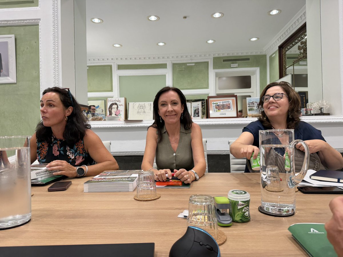 Fina_MartinezG's tweet photo. Iniciamos el curso con una nueva reunión del Consejo de Dirección de la @medioamband para analizar el trabajo que tenemos por delante.

En esta mesa hay ilusión, esfuerzo y compromiso para seguir haciendo de Andalucía una comunidad cada vez más sostenible. https://t.co/WmTb1kTLhz