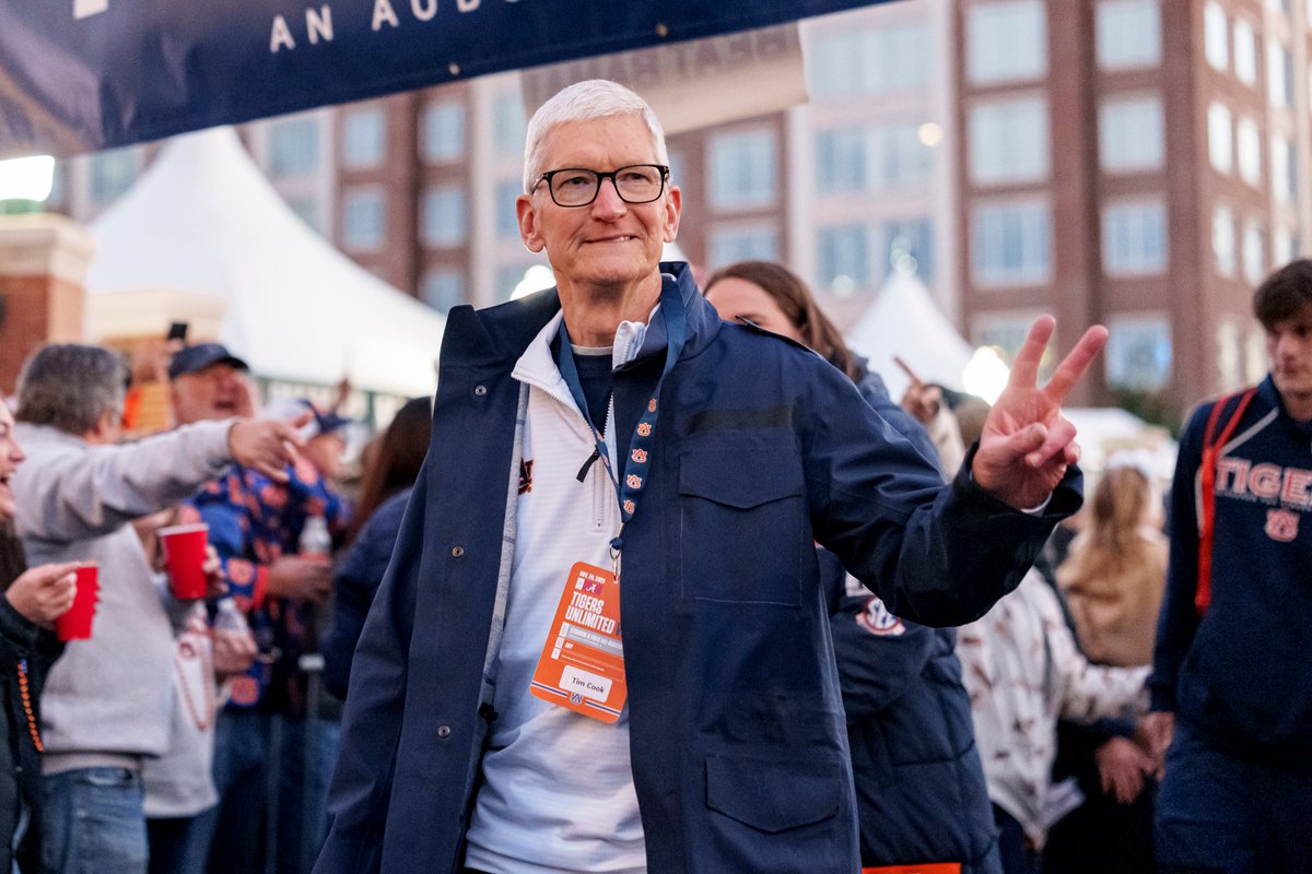 AuburnTigers's tweet photo. Congrats on an incredible career, Tim - and happy first day of retirement! 👏 

You’ve left quite a legacy at Apple. Now we’re looking forward to seeing a little more of you back home on The Plains!

#WarEagle, @tim_cook! 🦅 https://t.co/YIpthMJd9t