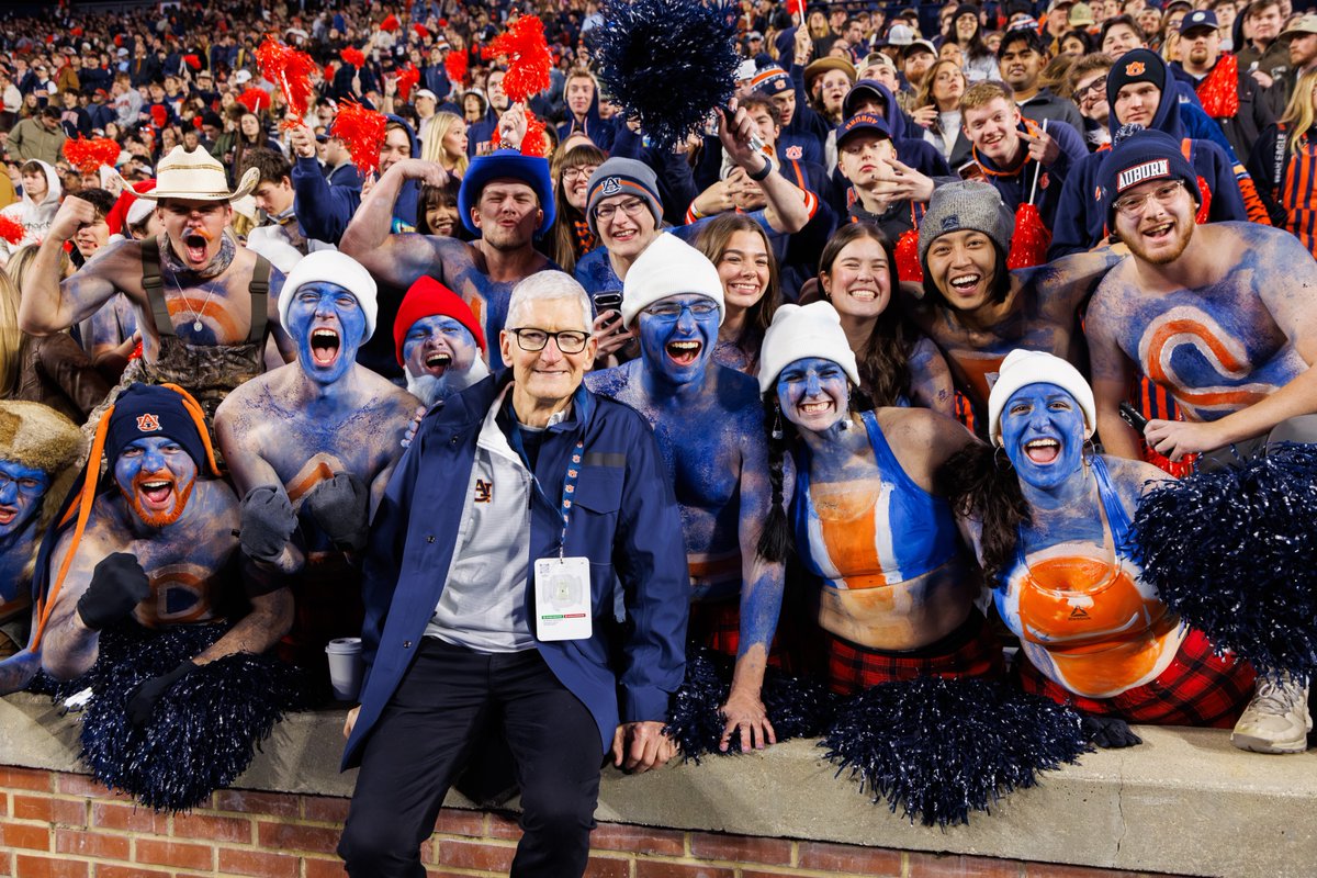 AuburnTigers's tweet photo. Congrats on an incredible career, Tim - and happy first day of retirement! 👏 

You’ve left quite a legacy at Apple. Now we’re looking forward to seeing a little more of you back home on The Plains!

#WarEagle, @tim_cook! 🦅 https://t.co/YIpthMJd9t