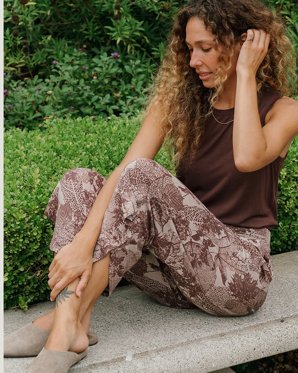 slightlybuddha's tweet photo. A new month arrives quietly, the way most real changes do.🌙
#slightlybuddha#bambooactivewear #slowliving #newmonth #softlife https://t.co/ZqrsxrW8qv