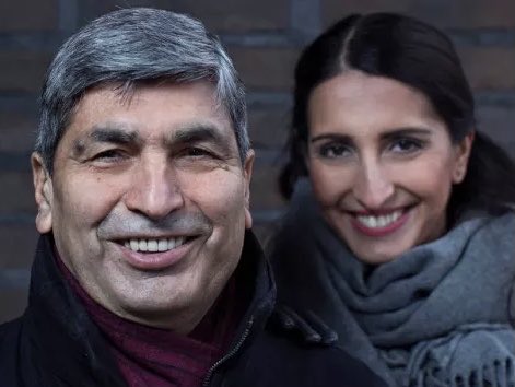 JukMantu's tweet photo. Nasimaa koskien olisi korkea aika laittaa perusteelliseen tutkintaan hänen maahanpääsynsä isänsä kanssa Moskovan eli meille vieraan vallan puuttumisella asiaan, sen jälkeen kun heidän anomuksensa oli hylätty sitä ennen ilmeisesti jopa kahdesti. 

Lisäksi Nasiman nimittämien vuoden pakolaisnaiseksi ilmeisesti Tarja Halosen aktiivisen toiminnan tuloksena kuulosta todella oudolta "peitetarinalta" kahden kielteisen edellämainitun päätöksen jälkeen.

Näiden lisäksi tietysti Nasiman toiminta maahatulijoita vastaanottokeskuksiiin haalivana vaikuttajana tulisi asettaa tarkkaan syyniin koska on ilmeistä että Nasima toimi myös näin tehdessään omien bisnestensä edistäjänä, eikä vain kuten hän esittää toimineensa: maahantulijoiden pyyteettömänä auttajana. Myös se on outo lausunto että Nasima on todennut toivovansa että Helsingistä tulisi afganistanilaisille viihtyisä kaupunki.

Nämä kaikki ovat oikeutettuja kysymyksi Nasiman isän epäonnistuneiden Kabulin hallintaa koskevien toimien jälkeen kun heidät siirrettin Kabulista heille turvallisen Moskovan kautta - ja avustuksella: Helsinkiin jatkamaan heille ominaista poliitista toimintaansa, joka on selvästi jatketta venäläisten tavoitteille aina Palestiinan tunnustamisen vaatimista myöten.