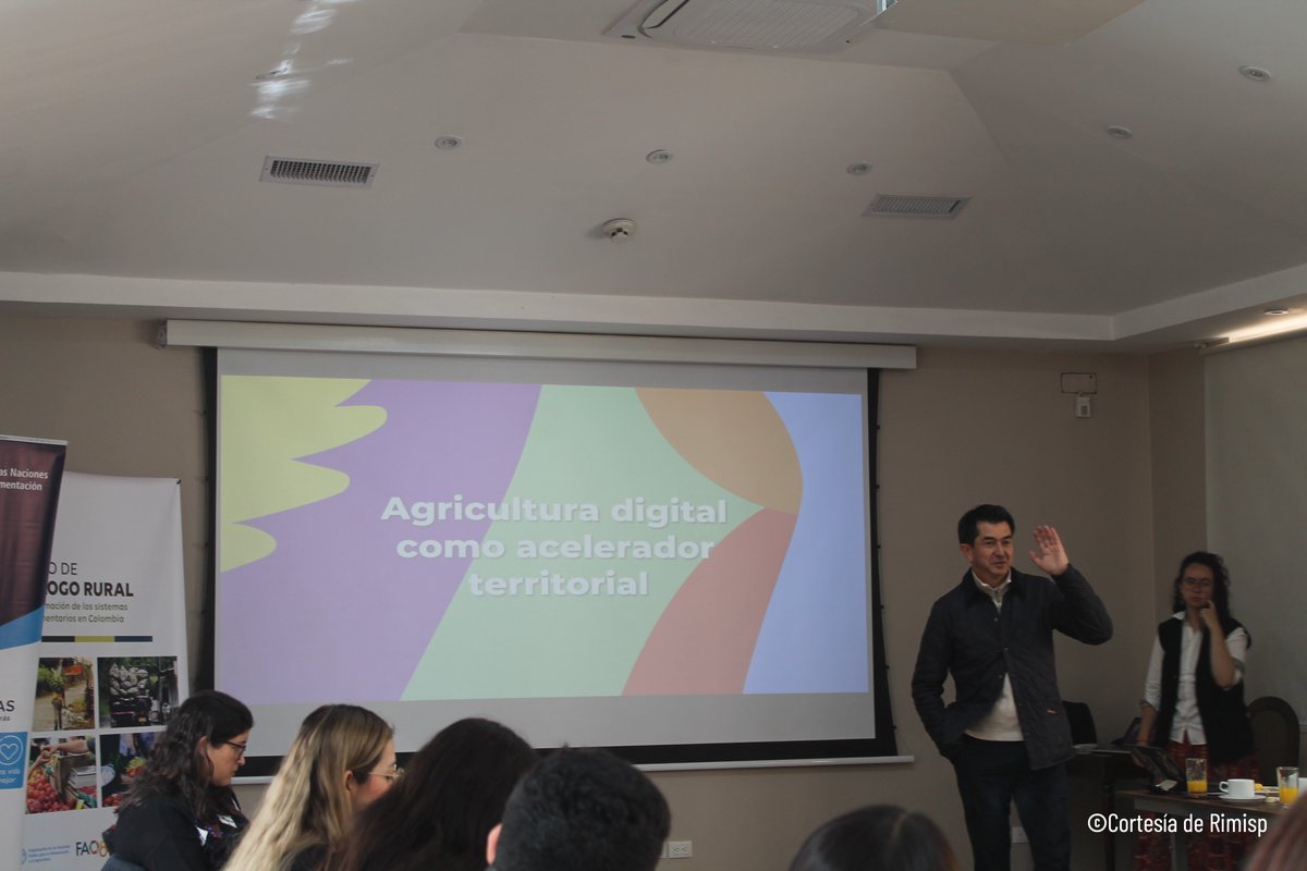FAO_Colombia's tweet photo. 🌱 ¿Qué pasa cuando diferentes sectores dialogan sobre los #SistemasAlimentarios y el #DesarrolloRural de Colombia? 🇨🇴

Se llevó a cabo una nueva sesión del Grupo de Diálogo Rural (GDR), un espacio para intercambiar ideas y construir propuestas que transformen el país. https://t.co/84zeTnyMcQ
