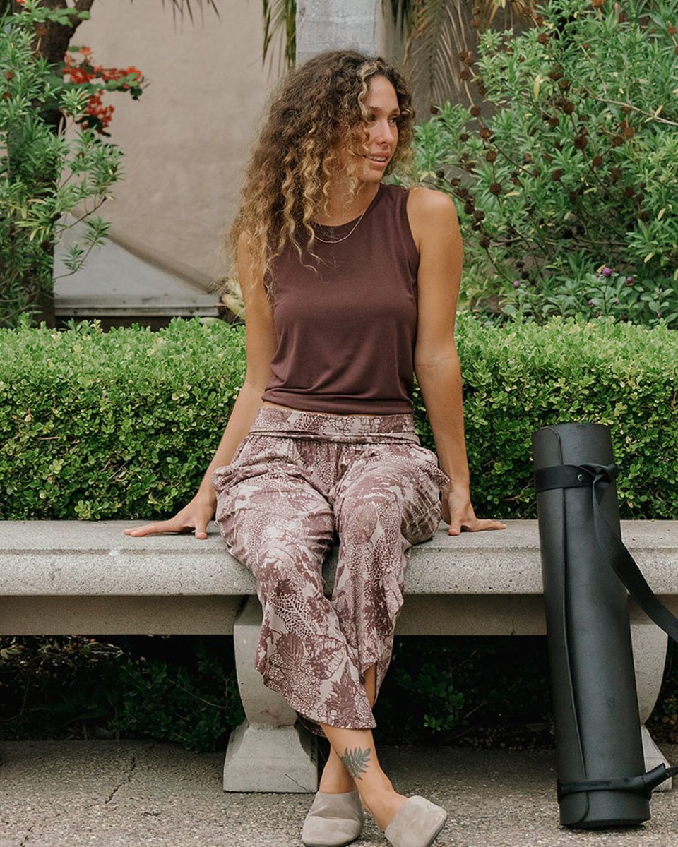 slightlybuddha's tweet photo. A new month arrives quietly, the way most real changes do.🌙
#slightlybuddha#bambooactivewear #slowliving #newmonth #softlife https://t.co/ZqrsxrW8qv