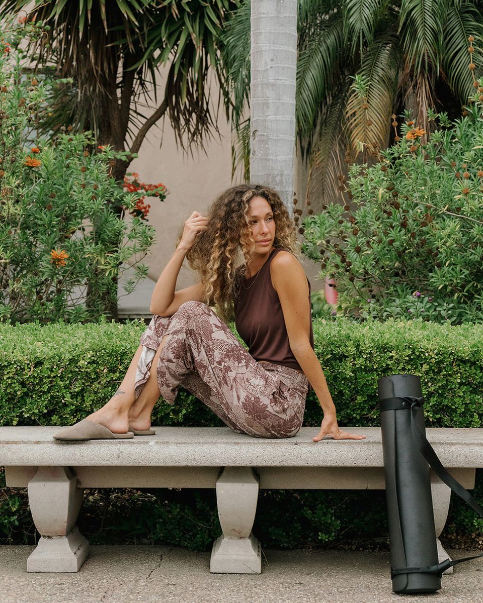 slightlybuddha's tweet photo. A new month arrives quietly, the way most real changes do.🌙
#slightlybuddha#bambooactivewear #slowliving #newmonth #softlife https://t.co/ZqrsxrW8qv