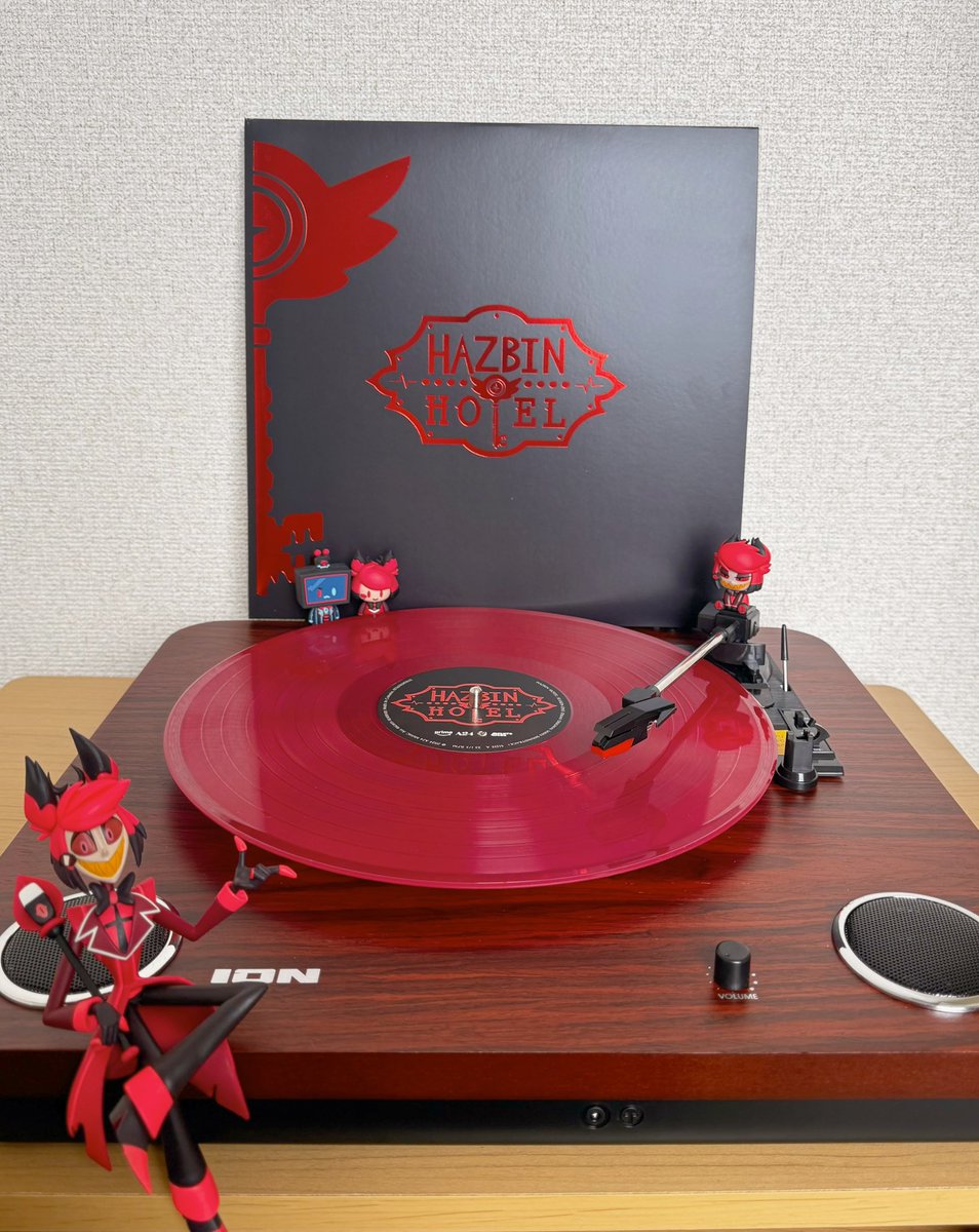 Yu14233Ri's tweet photo. レコードデビュー🎶

レコードプレーヤーが部屋にあるってだけでテンションが上がる😆 https://t.co/TTV7Odtg3u