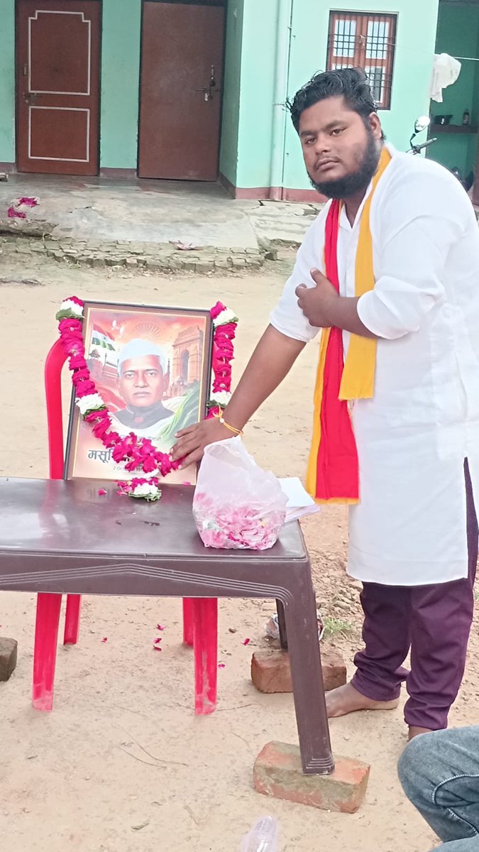 Ankitpasi90's tweet photo. बापू मसूरिया दीन पासी अमर रहे जय पासी समाज लाखन आर्मी जिंदाबाद https://t.co/CGVh95MUIt