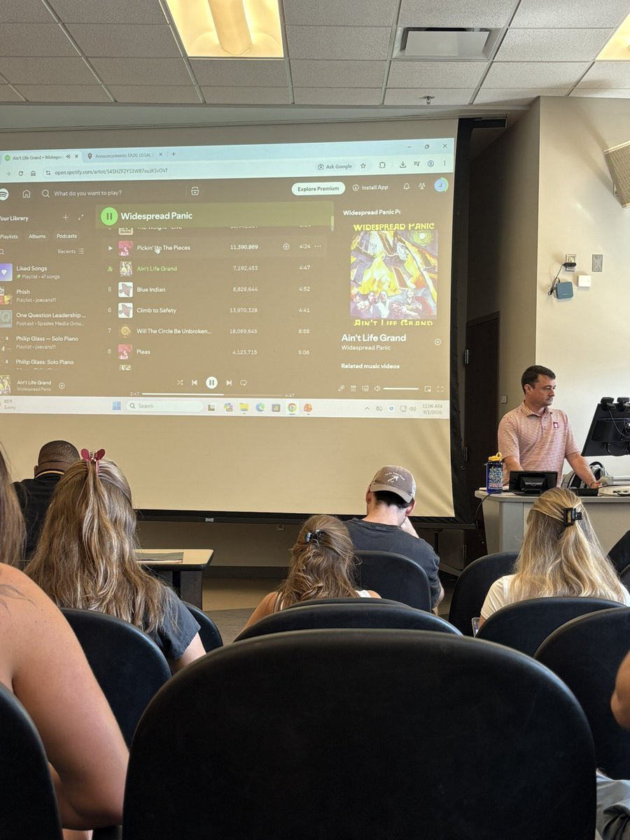 CharlesCantlay's tweet photo. Prof putting on panic before class #expand https://t.co/E6c388Ej3Z