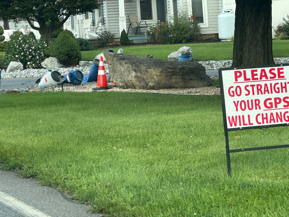 thickk_ah's tweet photo. The barrels at Wabash Rd were crushed. Sad to see after a good stretch. Let’s hope people learn to read soon. Show the Wabash Rd barrels some love with likes and shares. https://t.co/aJRspgXCyj