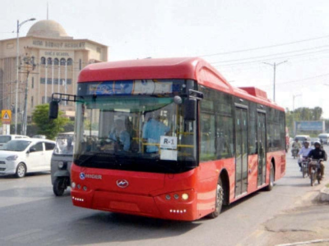 beeandwax's tweet photo. @Real_MZubair this is people's bus service karachi

red metro buses in rwp don't drive on land. they only drive on flyover https://t.co/Ir0UHJIHzx