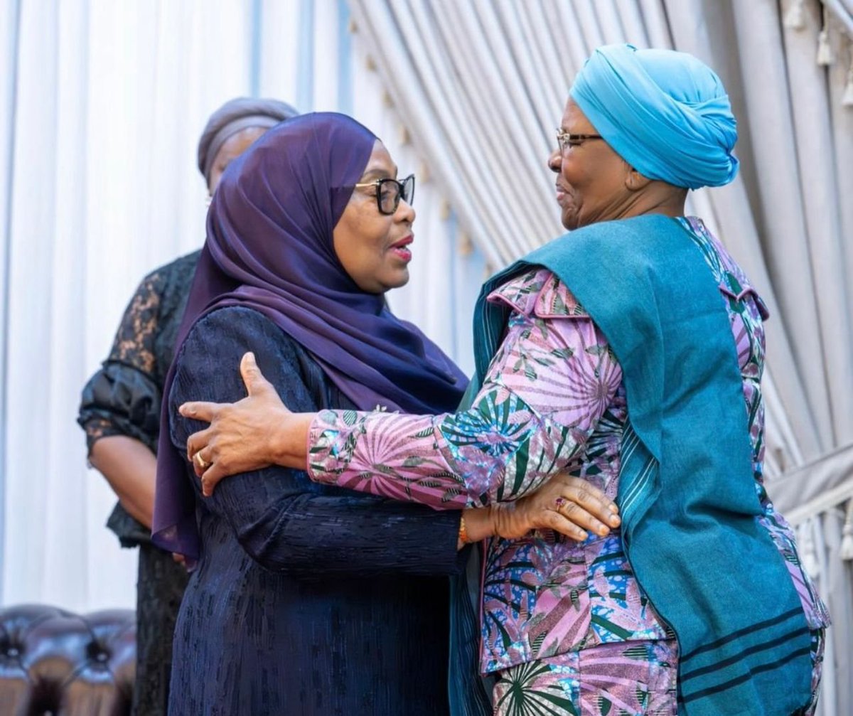 Dodoma_Zone_'s tweet photo. Mhe. Dkt. @SuluhuSamia , Rais wa Jamhuri ya Muungano wa Tanzania akisamiliama na Mhe,Netumbo Rais wa Jamhuri ya Namibia alipodhuria Sherehe za Uapisho wa Mhe. Hakainde Hichilema, Rais Mteule wa Jamhuri ya Zambia zilizofanyika katika Uwanja wa Taifa wa Mashujaa, Jijini Lusaka, https://t.co/GdZaXmb7Hi