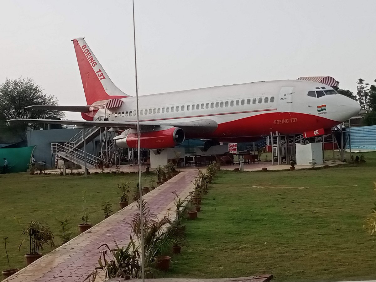 jaysing11480903's tweet photo. BOEING 737 AIR LINE 
RESTAURANT 👌👌 https://t.co/4LopfwWSnj