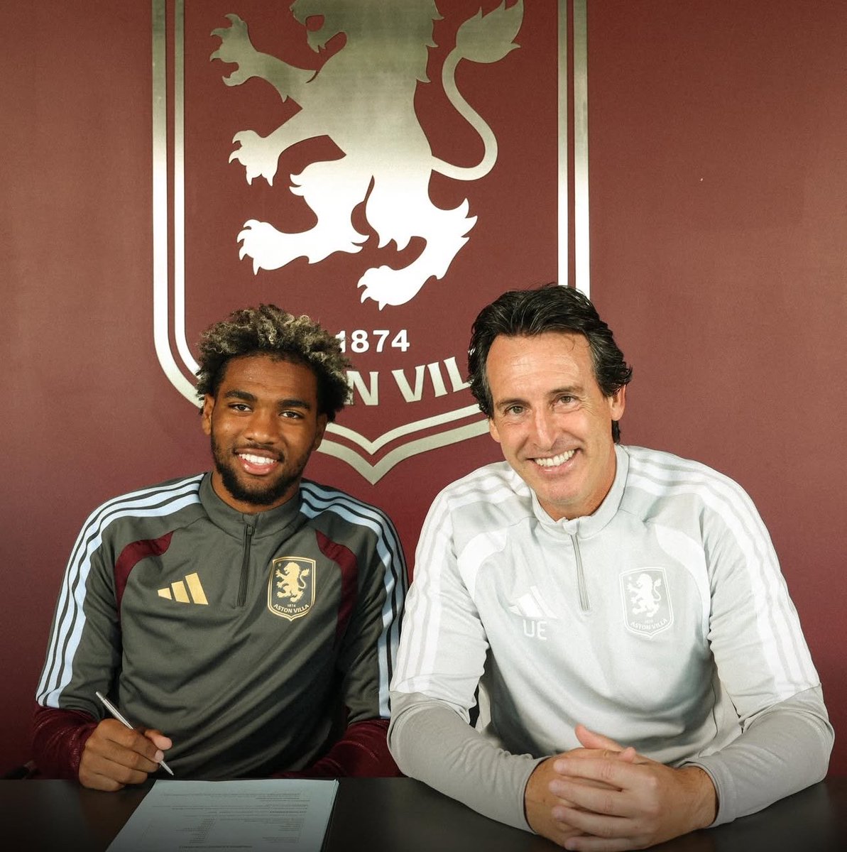 PLFrance_'s tweet photo. 🚨🟣 OFFICIEL : IBRAHIM MBAYE 🇸🇳 QUITTE LE PSG ET REJOINT ASTON VILLA !

Le jeune international sénégalais rejoint définitivement les Villans pour 55 M€. 💰 https://t.co/BrxDdK9DHu