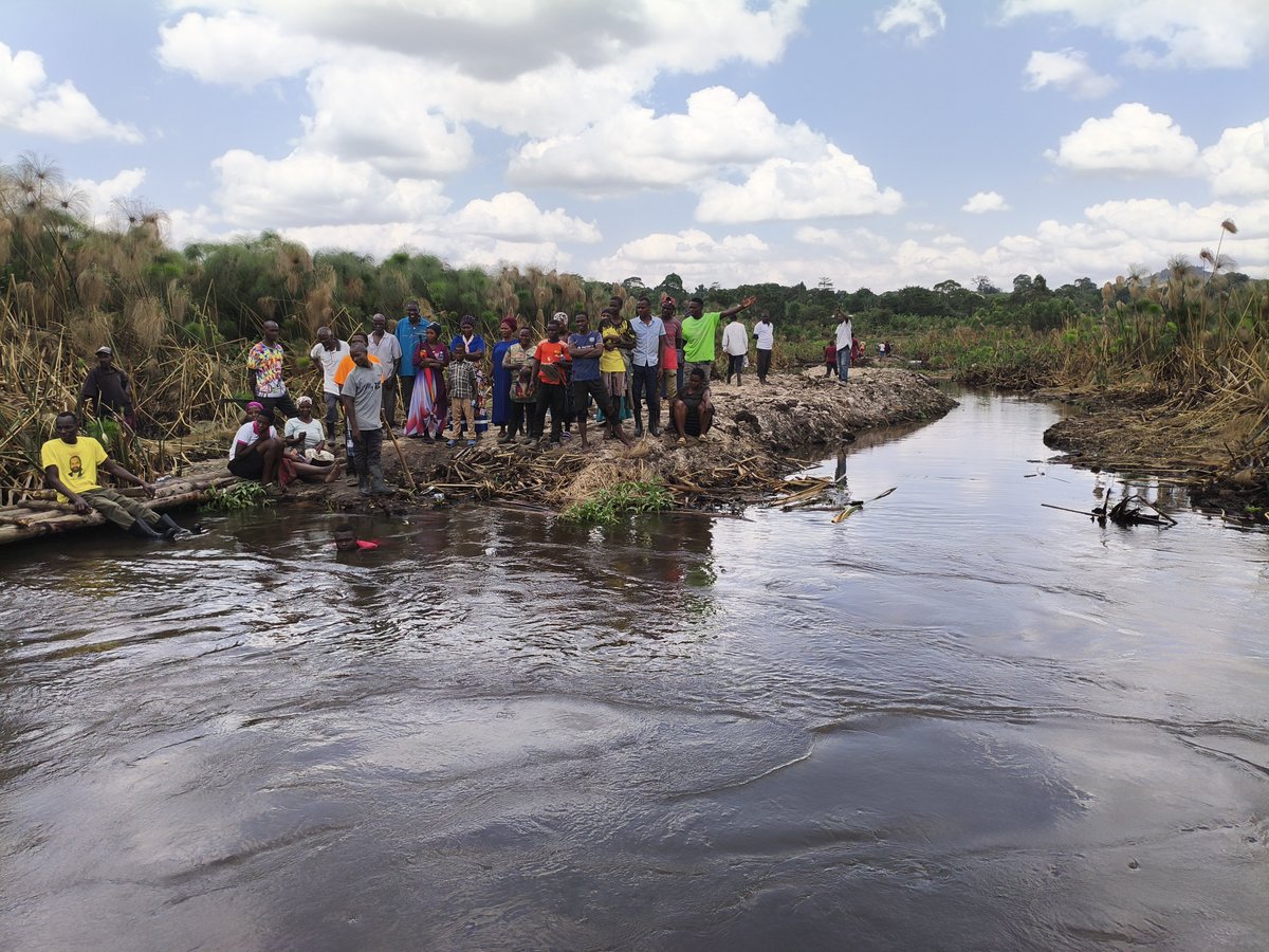 mpigifiles's tweet photo. Residents of Tirobogo and Kasoozo have launched efforts to reopen a road abandoned 20 years ago across River Mayanja. The route would boost trade and access to services, but heavy machinery is needed. Mpigi District has pledged support despite budget constraints. https://t.co/wCPqd1jQlN