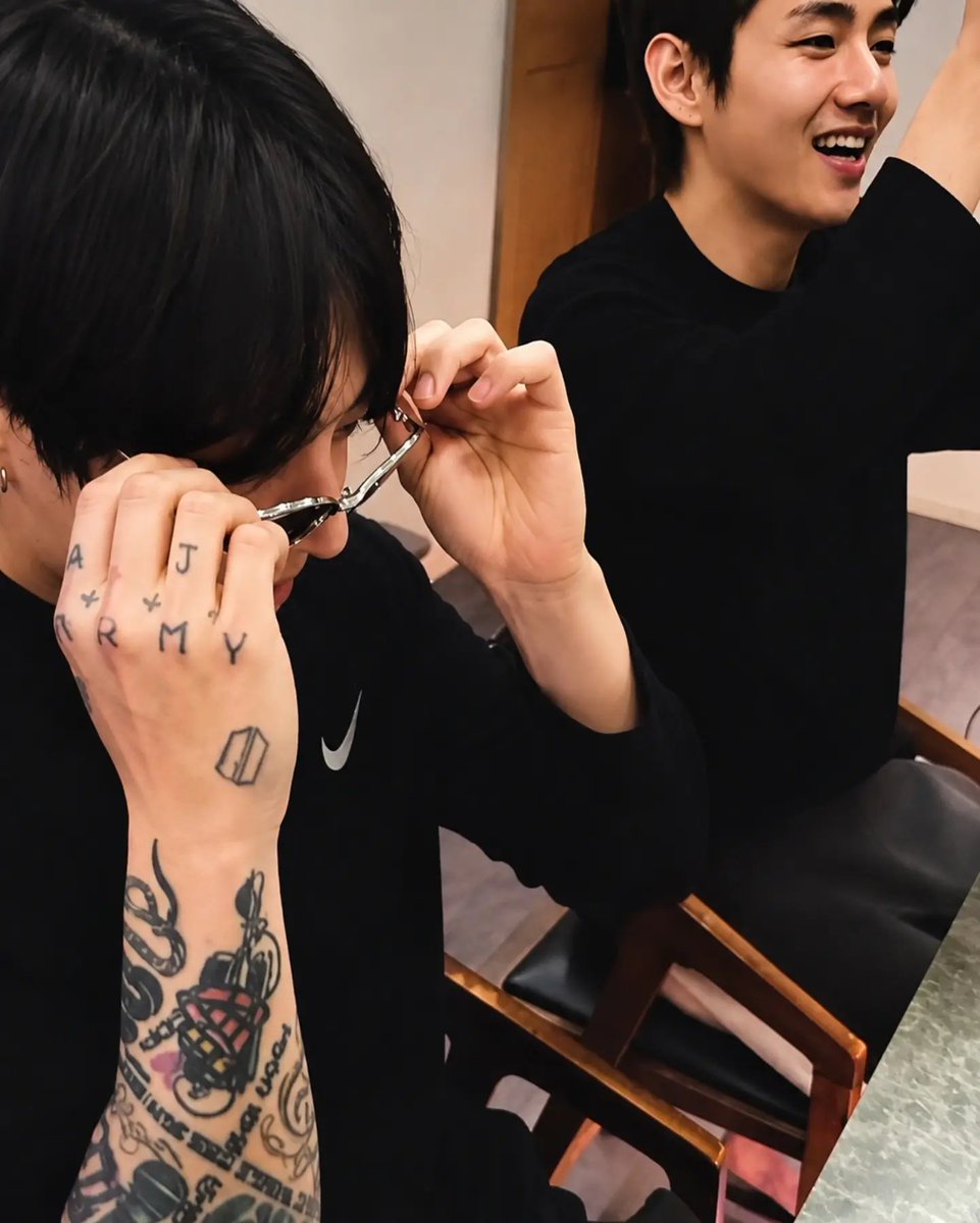BTS_TAEHYUNGO's tweet photo. Jk 🎂 https://t.co/NcZydE2LBO