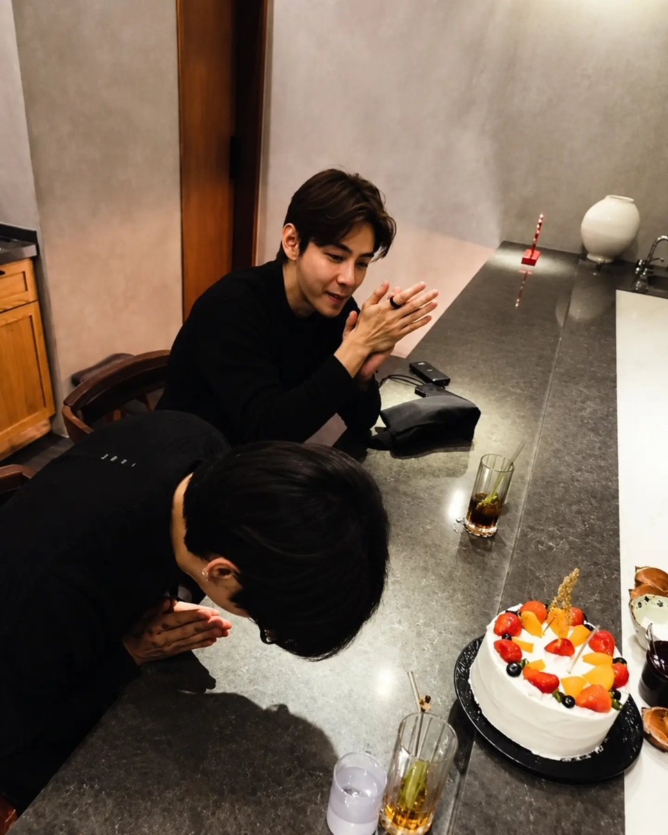 BTS_TAEHYUNGO's tweet photo. Jk 🎂 https://t.co/NcZydE2LBO