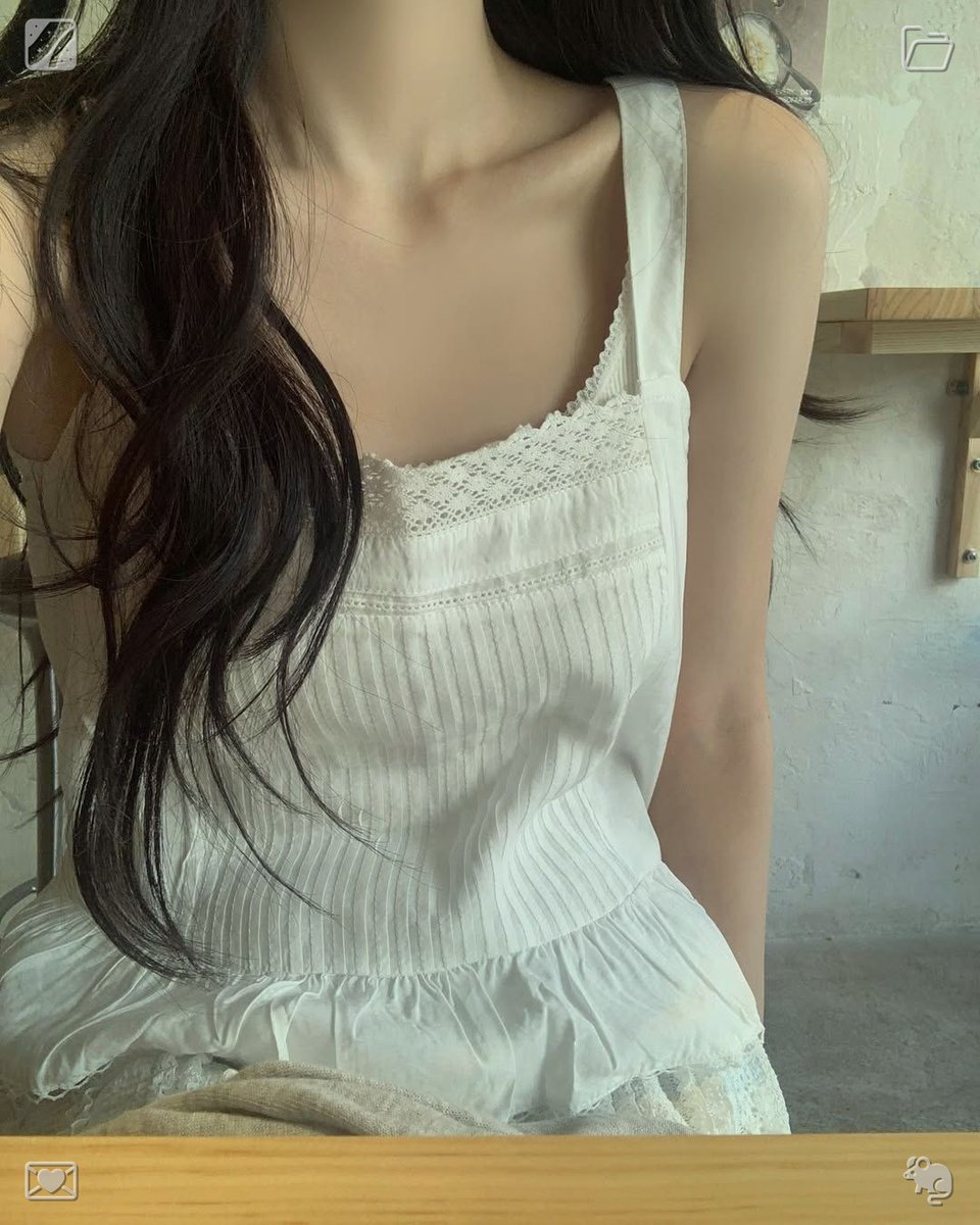 JnnL0HPoyvq1O2V's tweet photo. 🐺A throw draped over the couchFragrant coffee“Don’t worry about it,” Lila replied with a grin. “In just two days, I’ve collected more sand on my outfit than I would in a whole year back in the city. That’s all part of the appeal, isn’t it?” Finn chuckled, gave a nod, an https://t.co/XBhUtZMJph